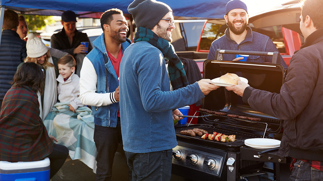 desktop-GettyImages-502869344-guys-men-tailgate-tailgating-outside-outdoor-football-sports-game-eating-food