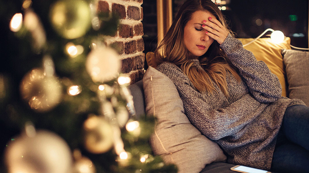 desktop_depressed-woman-at-home-Christmas-seasonal-depression_GettyImages-875077366