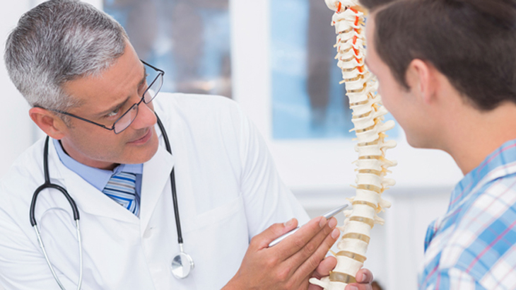 doctor explaining spine pain to patient